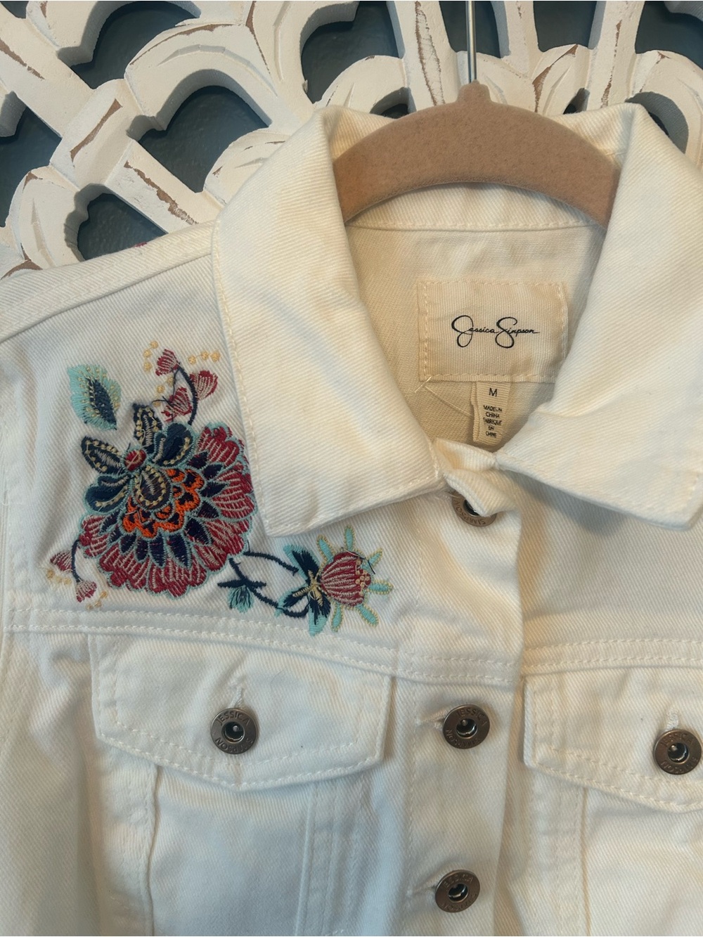 NWT Jessica Simpson White Embroidered Cropped Denim Jacket - Picture 5 of 6